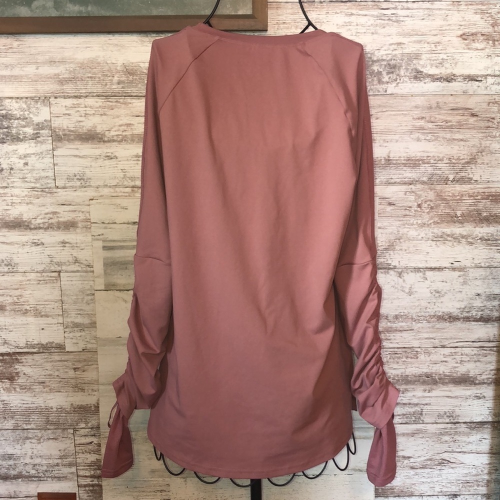 Fabletics Cashel Long Sleeve Shirt Adjustable Ruched Sleeve Orchid Pink Medium​​ - Picture 8 of 9